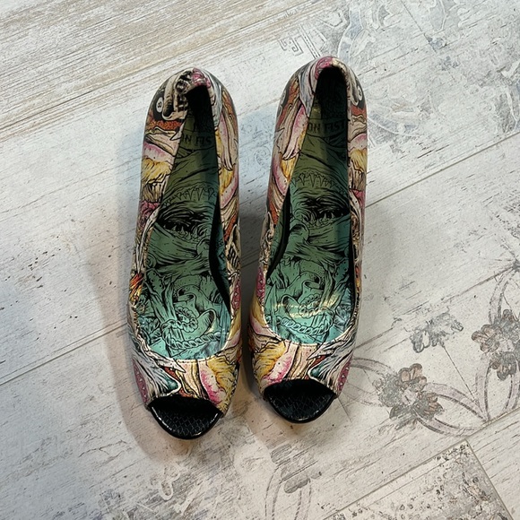 Rare Iron Fist Shark Bite Peep Toe Heels Size 8 - Picture 2 of 9